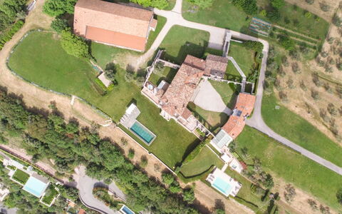 Tenuta le Selve: Wohngebiet, Haus, Zuhause, Landschaft, Estate, Dach, Grundstueck, Einfach, Garten, Landscaping