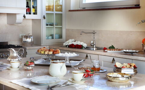 Tenuta le Selve: Geschirr, Servierware, Interior Design, Möbel, Dishware, Porzellan, Obst, Drinkware, Essen