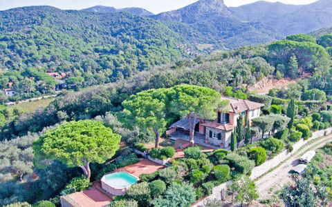 Villa Magazzini: Vegetation, Wohngebiet, Natürliche Landschaft, Landschaft, Haus, Zuhause, Menschliche Siedlung, Ländliches Gebiet, Estate, Bergstation