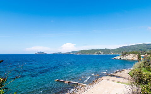 Villa Marciana: Blau, Wasser, Gewässer, Bergforms, Küste, Küsten Und Ozeanische Forms, Berg, Meer, Horizont, Hügel