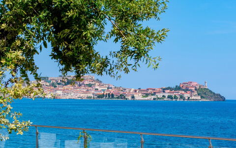 Terrazza Dell'Elba: Blau, Himmel, Wasser, Gewässer, Horizont, Sommer, Küsten Und Ozeanische Forms, Meer, Küste, Bank
