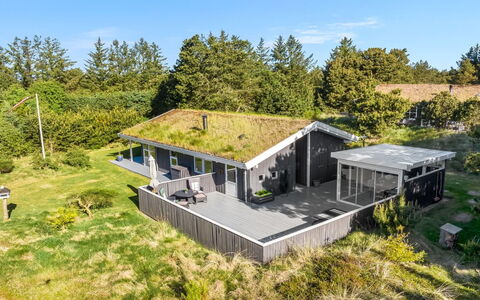 Elisenda - 2.2Km from the Sea: Blau, Strauch, Hütte, Ground, Garten, Estate, Schatten, Landscaping, Bauernhaus, Eco Hotel