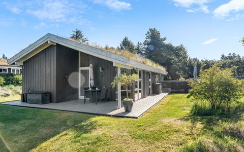 Elisenda - 2.2Km from the Sea: Blau, Strauch, Hütte, Ground, Garten, Estate, Schatten, Landscaping, Bauernhaus, Eco Hotel