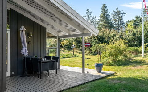 Elisenda - 2.2Km from the Sea: Blau, Strauch, Hütte, Ground, Garten, Estate, Schatten, Landscaping, Bauernhaus, Eco Hotel