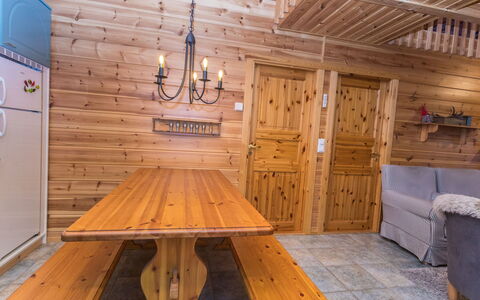 Marjarinne 8 a: Holz, Hütte, Blockhaus, Wald, Schuppen, Gartenbauten, Lärche, Wald, Holzbeize