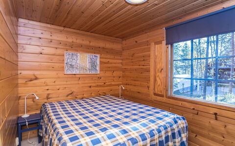 Marjarinne 8 a: Holz, Hütte, Blockhaus, Wald, Schuppen, Gartenbauten, Lärche, Wald, Holzbeize