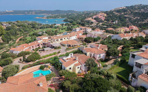 Porto Cervo Apartments Wifi And Ac: Haus, Wohngebiet, Küste, Sommer, Küsten Und Ozeanische Forms, Landschaft, Zuhause, Meer, Menschliche Siedlung, Dorf