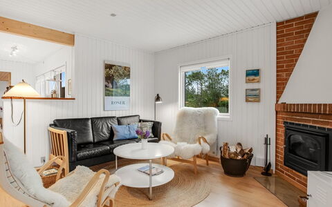 Cate - 900M from the Sea: Interior Design, Holz, Flooring, Decke, Fussboden, Wohnzimmer, Zuhause, Holzboden, Möbel, Couch