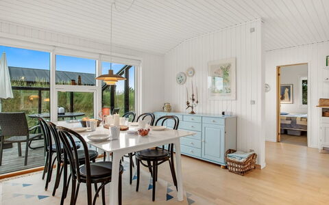 Cate - 900M from the Sea: Holz, Möbel, Interior Design, Flooring, Decke, Küche & Esszimmer Tisch, Esszimmer, Stuhl, Tabelle, Zuhause