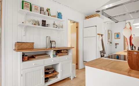 Cate - 900M from the Sea: Möbel, Küche, Interior Design, Cabinetry, Flooring, Countertop, Holz, Fussboden, Decke, Küchengerät