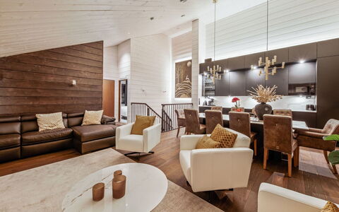 Levi Star West a: Möbel, Interior Design, Couch, Flooring, Wohnzimmer, Fussboden, Holz, Decke, Zuhause, Light Fixture