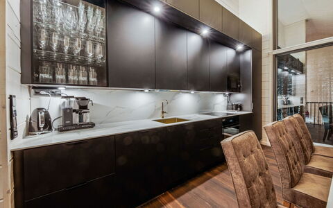Levi Star West a: Küche, Interior Design, Countertop, Küchengerät, Flooring, Möbel, Cabinetry, Holz, Decke, Fussboden