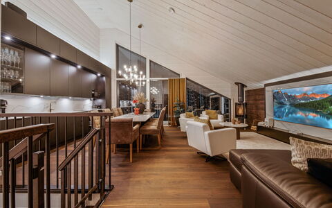 Levi Star West a: Holz, Interior Design, Decke, Flooring, Couch, Fussboden, Wohnzimmer, Zuhause, Möbel, Holzboden