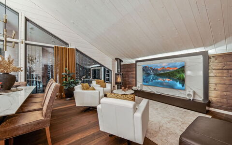 Levi Star West a: Couch, Interior Design, Holz, Decke, Möbel, Wohnzimmer, Flooring, Fussboden, Zuhause
