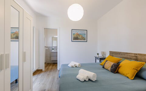 Poggio Padule: Möbel, Bett, Interior Design, Fussboden, Flooring, Schlafzimmer, Wand, Bedding, Bettdecke, Holz