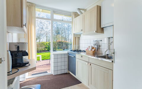 Parkside Residence Oostkapelle: Küche, Countertop, Flooring, Küchengerät, Interior Design, Major Appliance, Cabinetry, Fussboden, Wohnung, Decke
