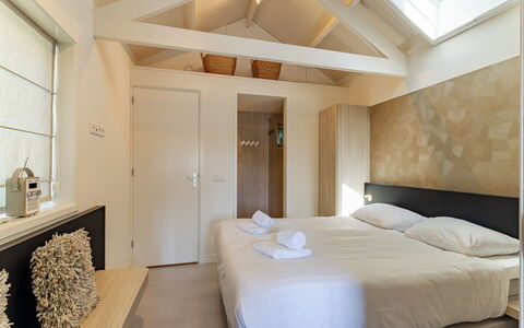 Residence Domburgse Duinen: Interior Design, Holz, Schlafzimmer, Fussboden, Decke, Flooring, Bett, Bettdecke, Zimmer, Bedding