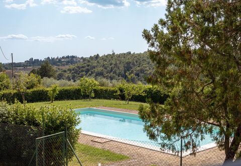 Il Pino Apartment: Schwimmbad, Resort, Schatten, Garten, Gartenmöbel, Eco Hotel, Landscaping, Hinterhof, Hazienda, Thermae