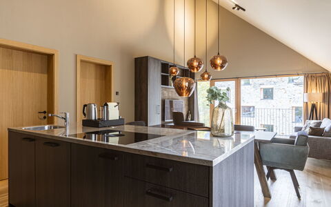 Schruns 600: Interior Design, Küche, Flooring, Light Fixture, Countertop, Möbel, Holz, Decke, Fussboden, Beleuchtung