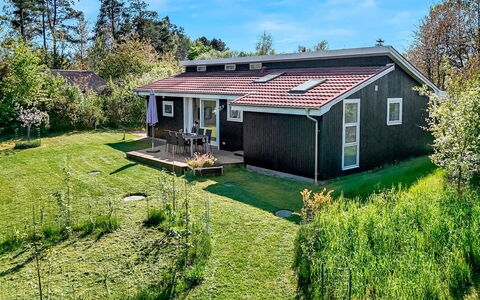 Rik - 2Km from the Sea: Haus, Zuhause, Tür, Dach, Hütte, Estate, Garten, Schatten, Abstellgleis, Garten