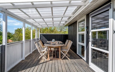 Rik - 2Km from the Sea: Haus, Zuhause, Tür, Dach, Hütte, Estate, Garten, Schatten, Abstellgleis, Garten