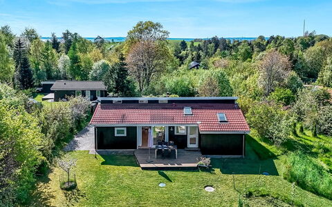 Rik - 2Km from the Sea: Haus, Zuhause, Tür, Dach, Hütte, Estate, Garten, Schatten, Abstellgleis, Garten