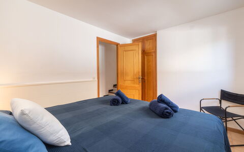 De Vacances: Flooring, Interior Design, Fussboden, Holz, Möbel, Decke, Zimmer, Schlafzimmer, Holzboden, Bett
