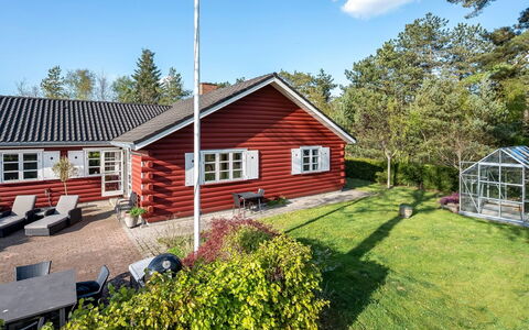 Ingert - 1Km from the Sea: Flooring, Wand, Fussboden, Interior Design, Holz, Decke, Holzboden, Beleuchtung, Möbel, Laminatboden