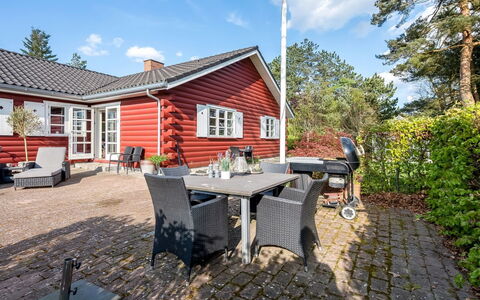 Ingert - 1Km from the Sea: Flooring, Wand, Fussboden, Interior Design, Holz, Decke, Holzboden, Beleuchtung, Möbel, Laminatboden
