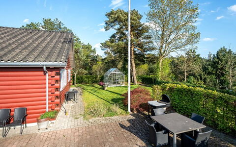 Ingert - 1Km from the Sea: Flooring, Wand, Fussboden, Interior Design, Holz, Decke, Holzboden, Beleuchtung, Möbel, Laminatboden
