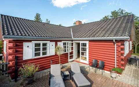 Ingert - 1Km from the Sea: Flooring, Wand, Fussboden, Interior Design, Holz, Decke, Holzboden, Beleuchtung, Möbel, Laminatboden