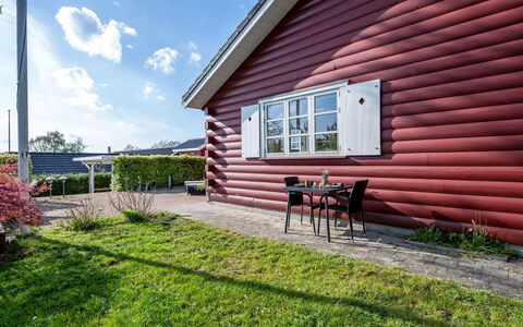 Ingert - 1Km from the Sea: Flooring, Wand, Fussboden, Interior Design, Holz, Decke, Holzboden, Beleuchtung, Möbel, Laminatboden