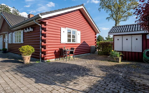 Ingert - 1Km from the Sea: Flooring, Wand, Fussboden, Interior Design, Holz, Decke, Holzboden, Beleuchtung, Möbel, Laminatboden