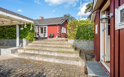 Ingert - 1Km from the Sea: Flooring, Wand, Fussboden, Interior Design, Holz, Decke, Holzboden, Beleuchtung, Möbel, Laminatboden