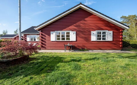 Ingert - 1Km from the Sea: Flooring, Wand, Fussboden, Interior Design, Holz, Decke, Holzboden, Beleuchtung, Möbel, Laminatboden