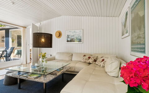 Sylvie - 400M from the Sea