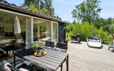 Sylvie - 400M from the Sea: Holz, Möbel, Zuhause, Stuhl, Gartenmöbel, Veranda, Tür, Deck, Garten, Schatten