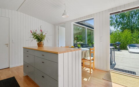 Sylvie - 400M from the Sea: Flooring, Holz, Fussboden, Countertop, Küche, Holzboden, Interior Design, Zuhause, Möbel, Cabinetry