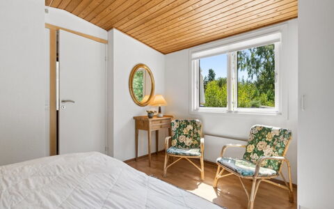 Sylvie - 400M from the Sea: Interior Design, Wand, Möbel, Flooring, Fussboden, Schlafzimmer, Holz, Bett, Decke, Zimmer