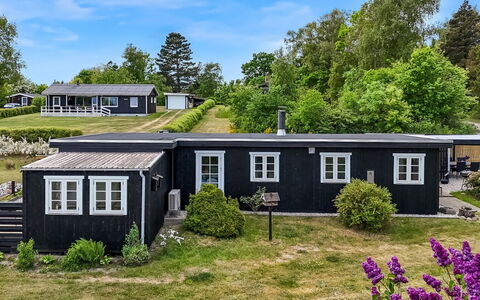 Blomma - 1Km from the Sea: Zuhause, Haus, Hütte, Dach, Grundstueck, Estate, Bauernhaus, Garten, Rasen, Garten