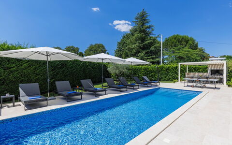 Frani: Schwimmbad, Blau, Gartenmöbel, Resort, Verbundwerkstoff, Sonnenliege, Eco Hotel, Schatten, Garten, Freizeit