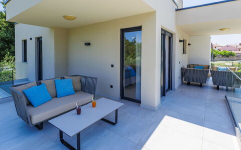 Frani: Urban Design, Verbundwerkstoff, Gartenmöbel, Wohnung, Stuhl, Schatten, Beton, Balkon, Schwimmbad, Resort