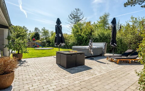 Timao - 750M from the Sea: Holz, Zuhause, Veranda, Deck, Hartholz, Dach, Holzbeize, Holzboden, Eco Hotel