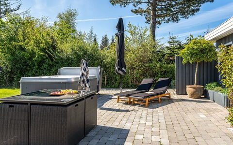 Timao - 750M from the Sea: Holz, Zuhause, Veranda, Deck, Hartholz, Dach, Holzbeize, Holzboden, Eco Hotel