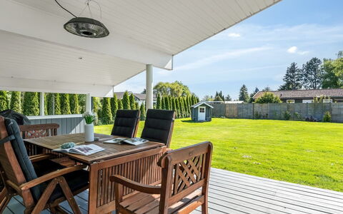 Timao - 750M from the Sea: Holz, Zuhause, Veranda, Deck, Hartholz, Dach, Holzbeize, Holzboden, Eco Hotel