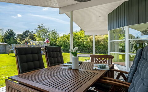 Timao - 750M from the Sea: Holz, Zuhause, Veranda, Deck, Hartholz, Dach, Holzbeize, Holzboden, Eco Hotel