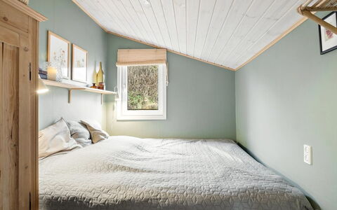 Aarno - 120M from the Sea: Interior Design, Wand, Schlafzimmer, Decke, Flooring, Holz, Fussboden, Bett, Möbel, Zimmer