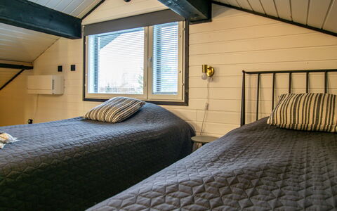 Aurinkopaikka: Holz, Schlafzimmer, Fussboden, Decke, Interior Design, Bett, Flooring, Beleuchtung, Möbel, Bettrahmen