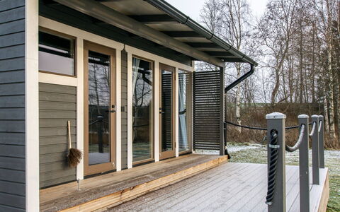 Aurinkopaikka: Holz, Abstellgleis, Tür, Verbundwerkstoff, Veranda, Deck, Hütte, Hartholz, Holzbeize, Planke