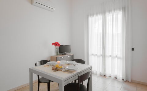 Le Fontane Apartments In Villasimius: Möbel, Interior Design, Flooring, Fussboden, Stuhl, Zimmer, Küche & Esszimmer Tisch, Decke, Wohnung, Esszimmer